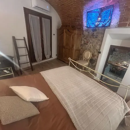 Ai Paganotti Lejlighed